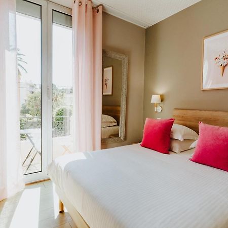 Hôtel Le Petit Castel Antibes Buitenkant foto