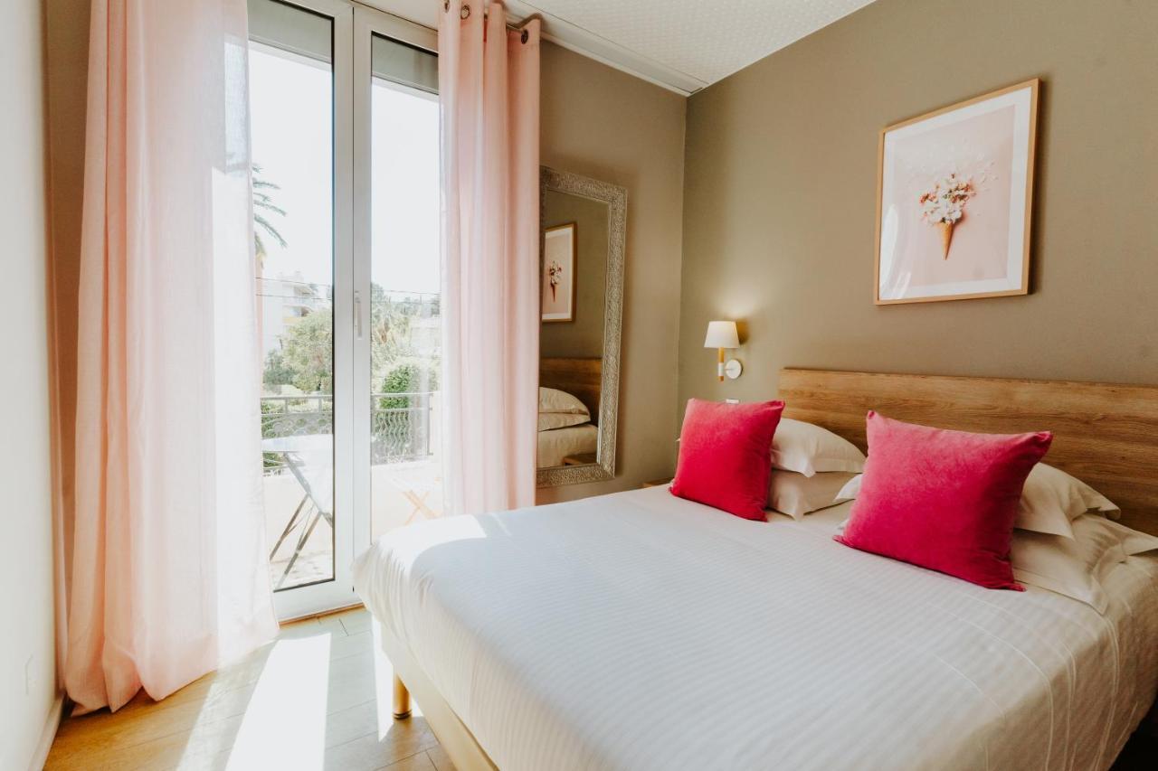 Hôtel Le Petit Castel Antibes Buitenkant foto