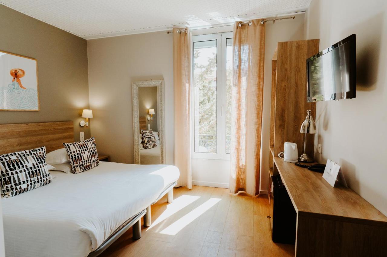 Hôtel Le Petit Castel Antibes Buitenkant foto