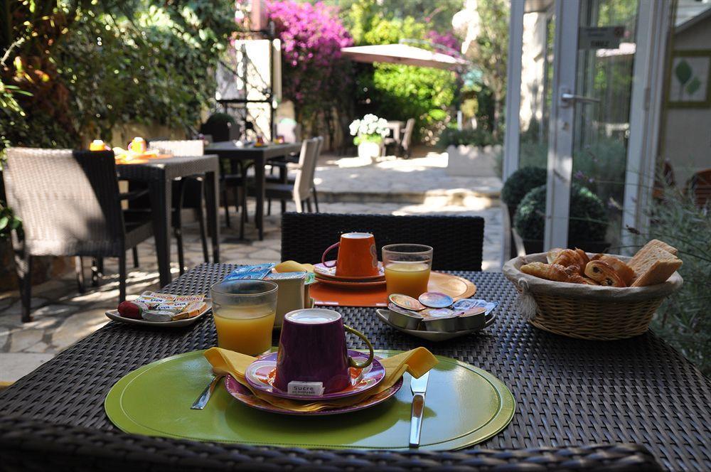 Hôtel Le Petit Castel Antibes Buitenkant foto