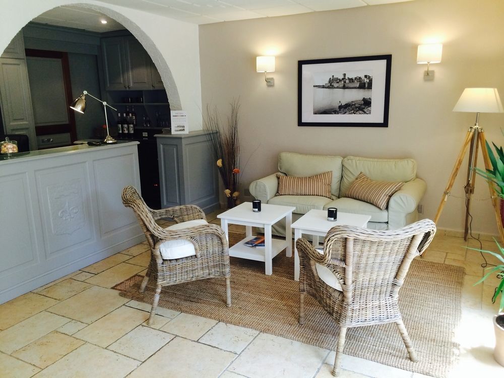 Hôtel Le Petit Castel Antibes Buitenkant foto