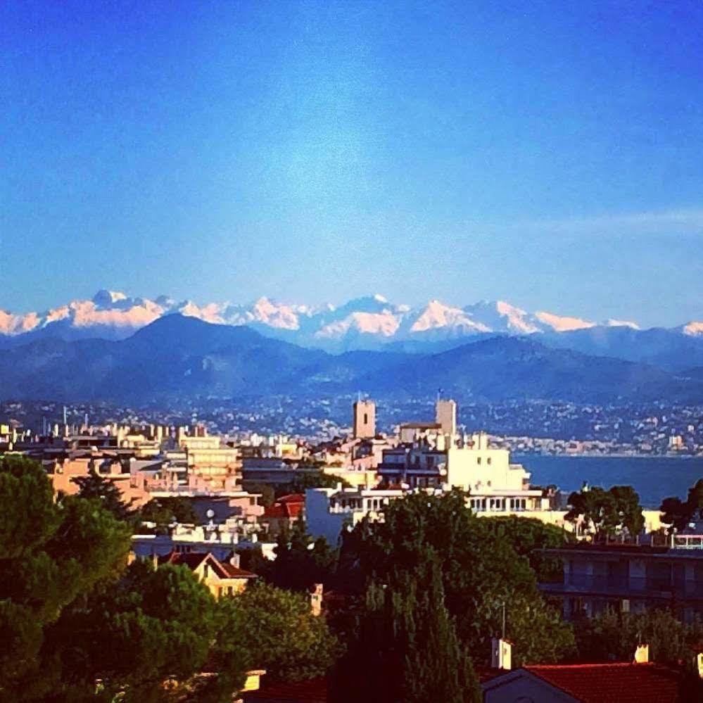 Hôtel Le Petit Castel Antibes Buitenkant foto